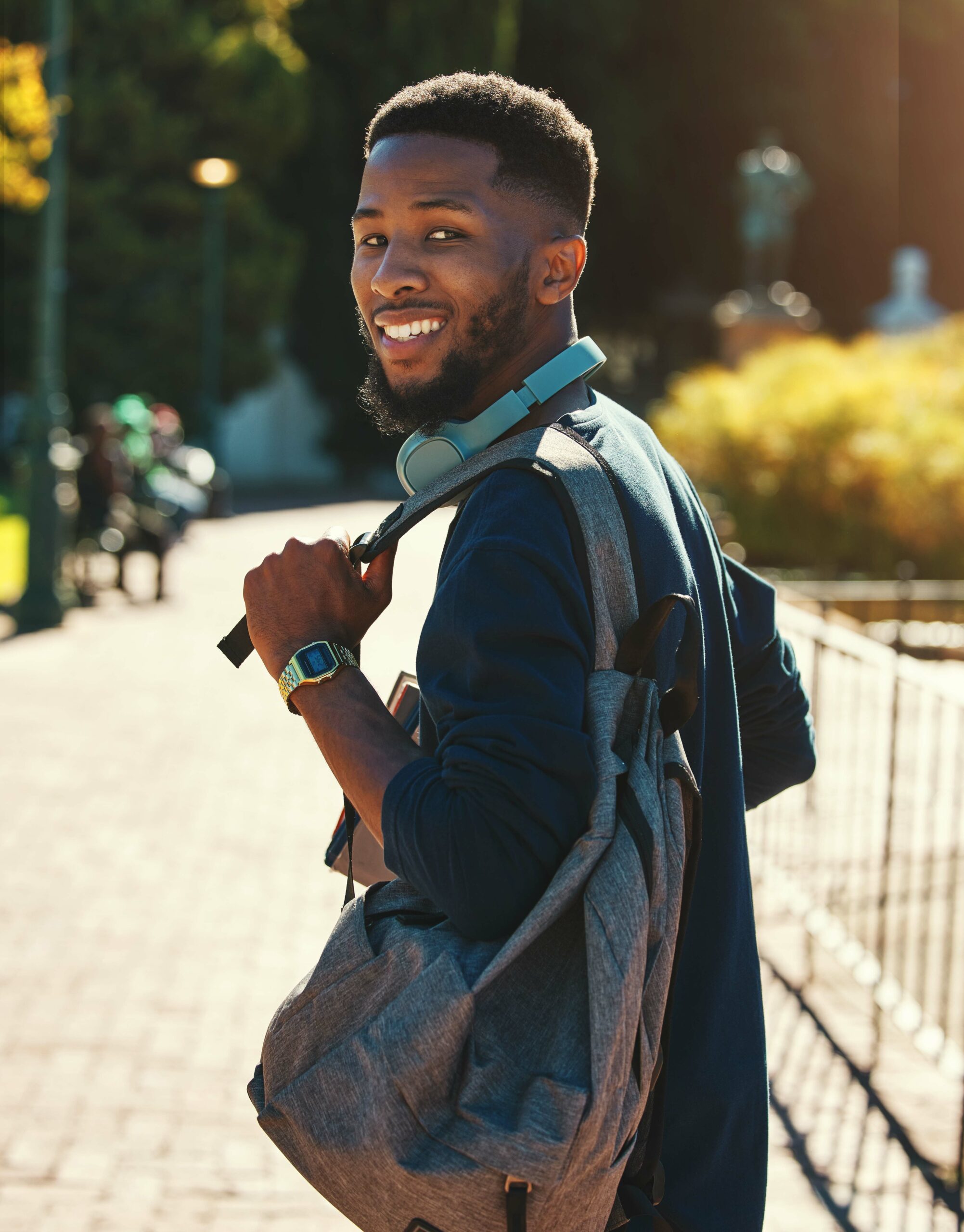 https://etepead.com.br/wp-content/uploads/2024/08/black-man-student-on-campus-for-university-in-ou-2023-11-27-05-27-03-utc-scaled.jpg